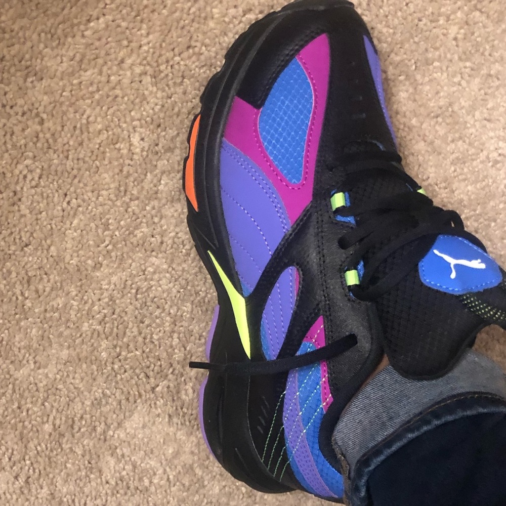 Really dope puma shoes multicolor size 7
